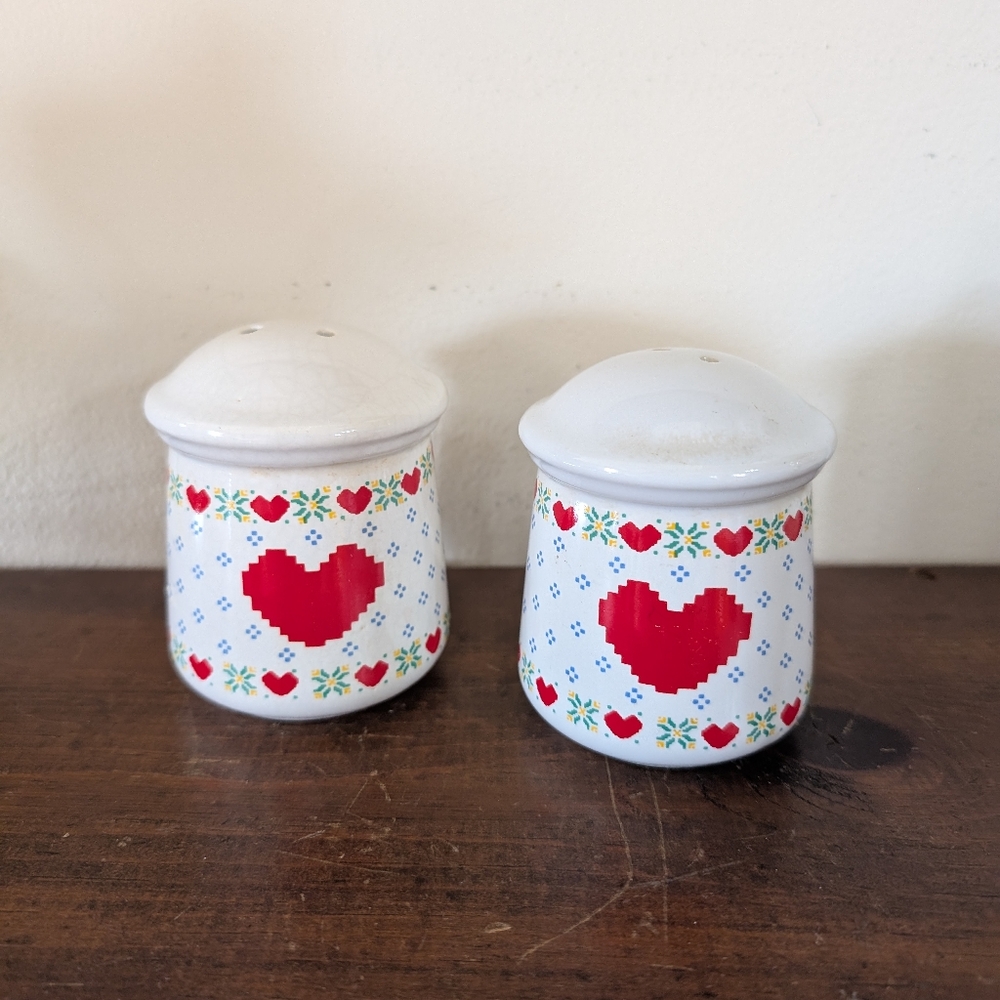 Treasure Craft Homespun Holiday Salt and Pepper Shakers 1984 Vintage Cottagecore